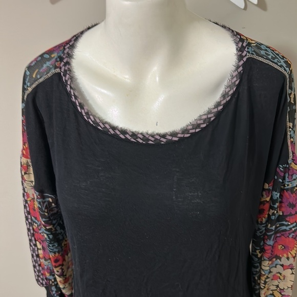 Anthropologie TINY Raye Black Floral
Sheer Sleeve Top Boho Round Neck Sz M - Picture 5 of 15